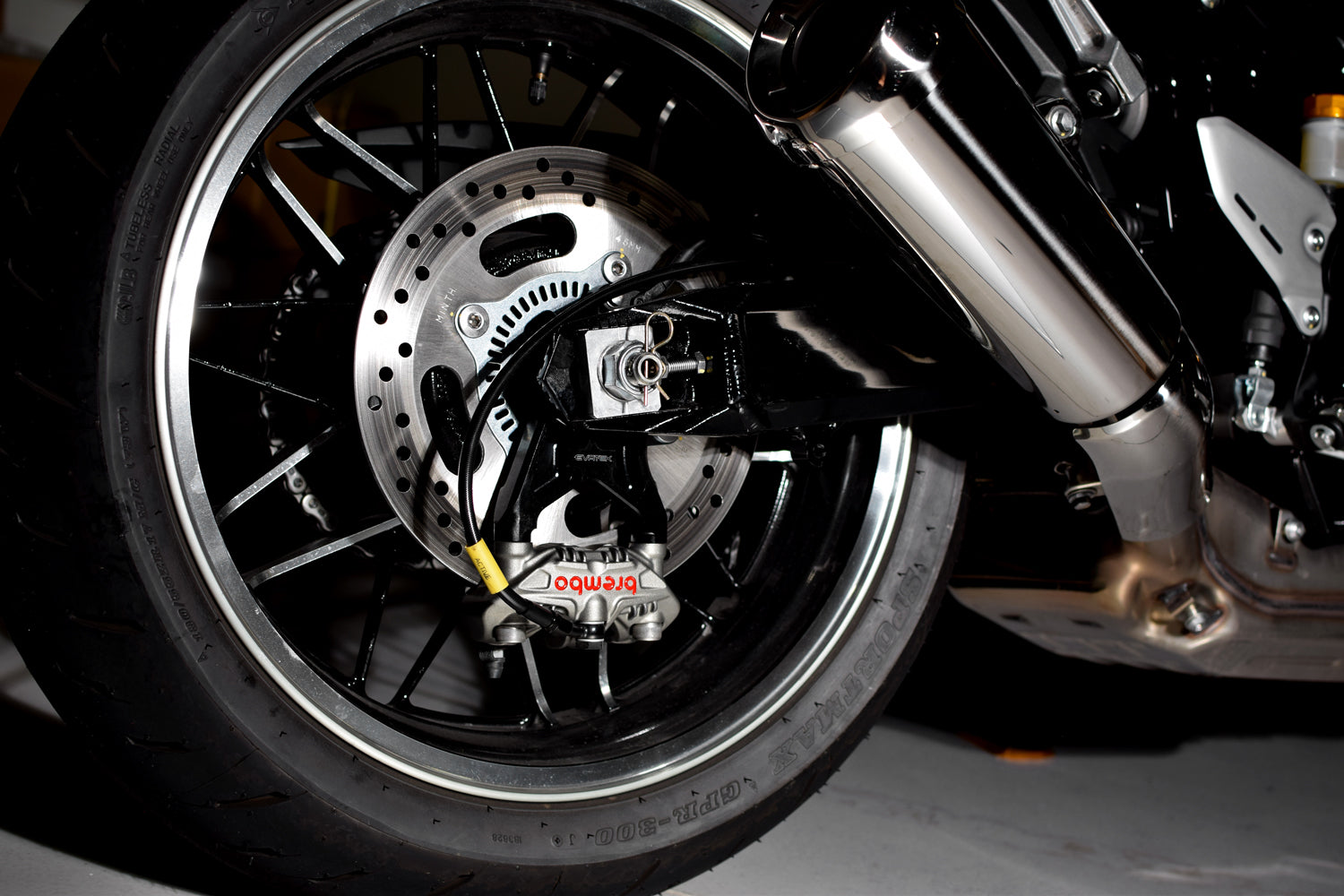 EVATEK リアブレンボキャリパーサポート Z900RS/CAFE リア ブレンボGP4-MINI ラジアルマウントキャリパー EZ