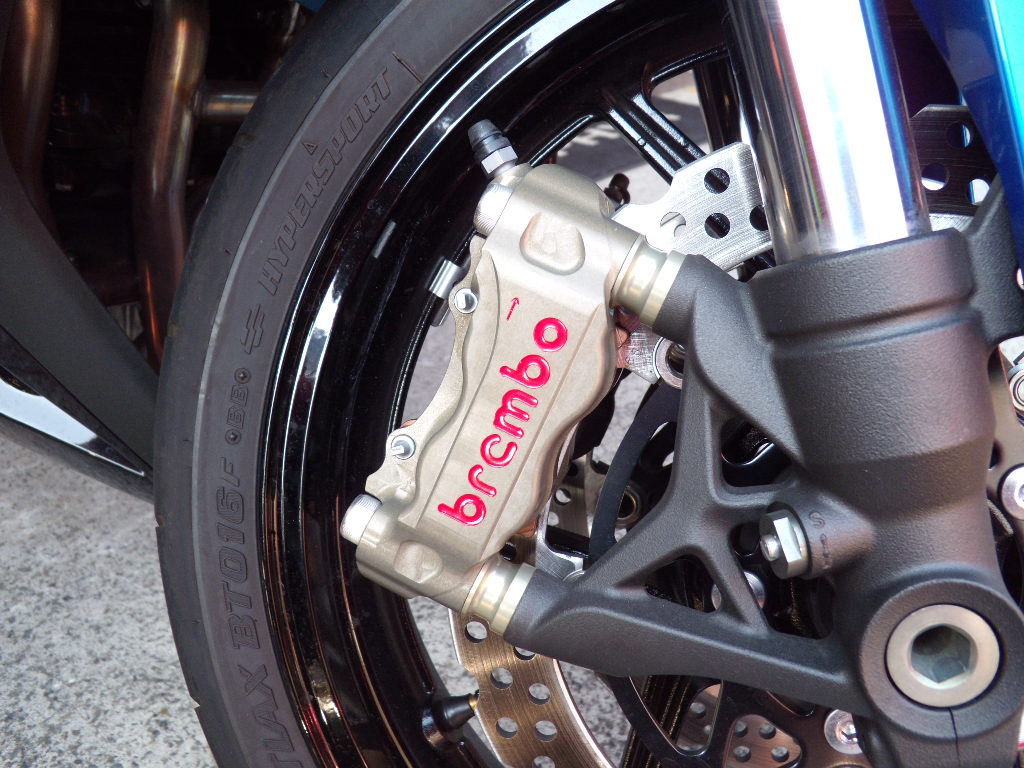 ブレンボ ラジアルマウントキャリパー メッシュ付き シグナスX ブレンボ レーシングキャリパーの取り扱いの開始！シグナスX
